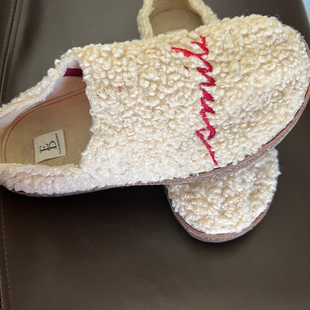 Ellen Degeneres Smile slippers size 8.5